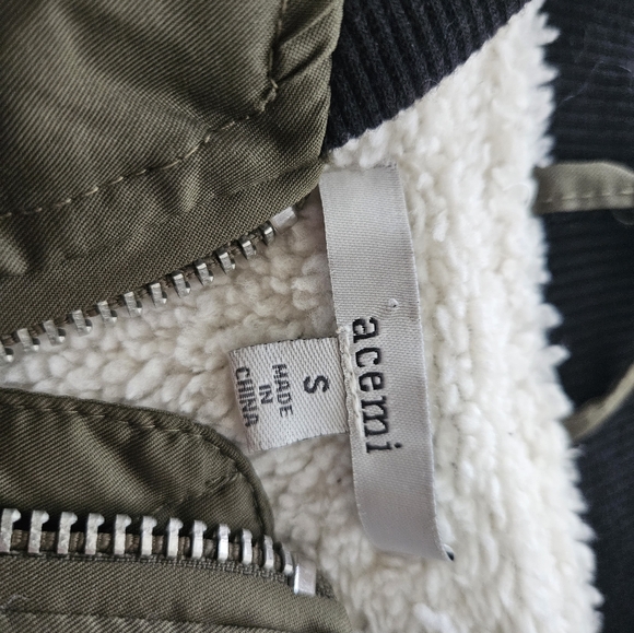 ACEMI WOMENS black fleece jacket, Size Small - Picture 4 of 11